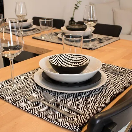 Super Stylish In Syntagma Square! Aten